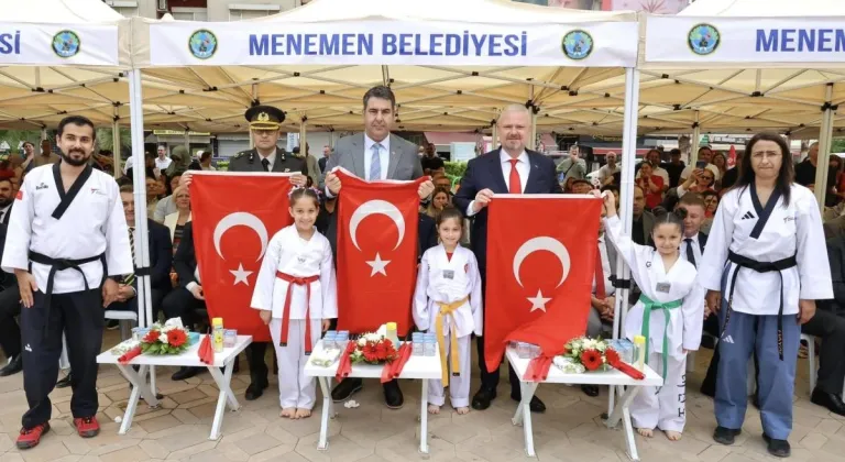 19 MAYIS MENEMEN'DE RENGARENK KUTLANDI