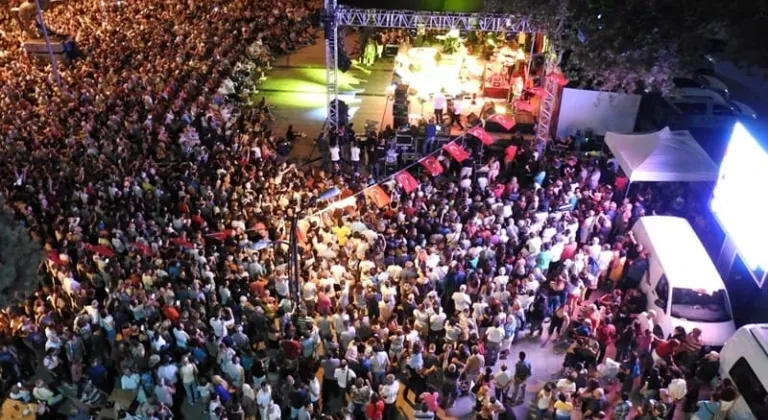 DİKİLİ'Yİ FESTİVAL HEYECANI SARDI