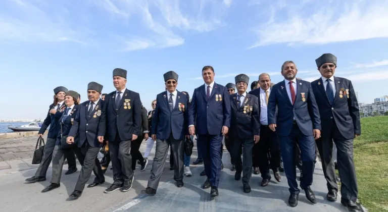 BAŞKAN TUGAY BABASININ MADALYALARI İLE GAZİLER GÜNÜNE KATILDI