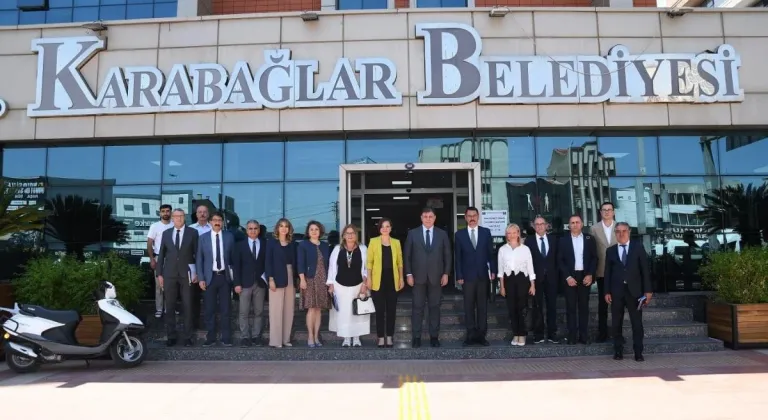 BAŞKAN TUGAY KARABAĞLAR'DA KOORDİNASYON TOPLANTISI YAPTI