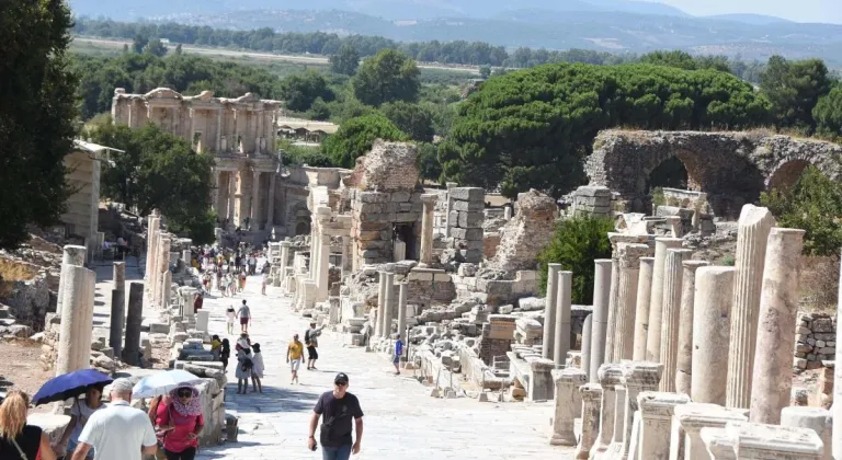 Efes Antik Kenti’ni Bayramda 129 bin kişi ziyaret etti