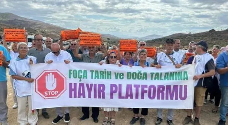 FOÇA'DA ÇEVRECİLER YANGIN EYLEMİ YAPTI