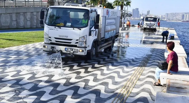 İzmir sokaklarında temizlik seferberliği