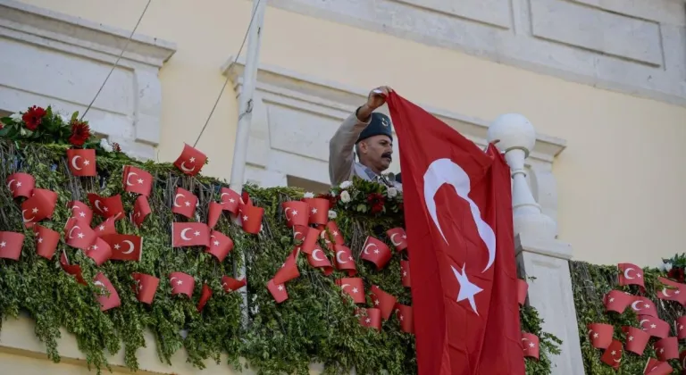 İZMİR'İN KURTULUŞ KUTLAMALARI BAŞLADI