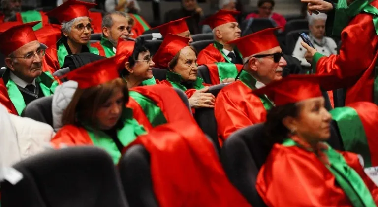 Karşıyaka Belediyesi 3. Yaş Üniversitesi’nde Eğitimler Devam Ediyor