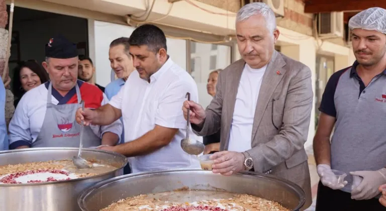 KEMALPAŞA'DA AŞURE BEREKETİ PAYLAŞILDI