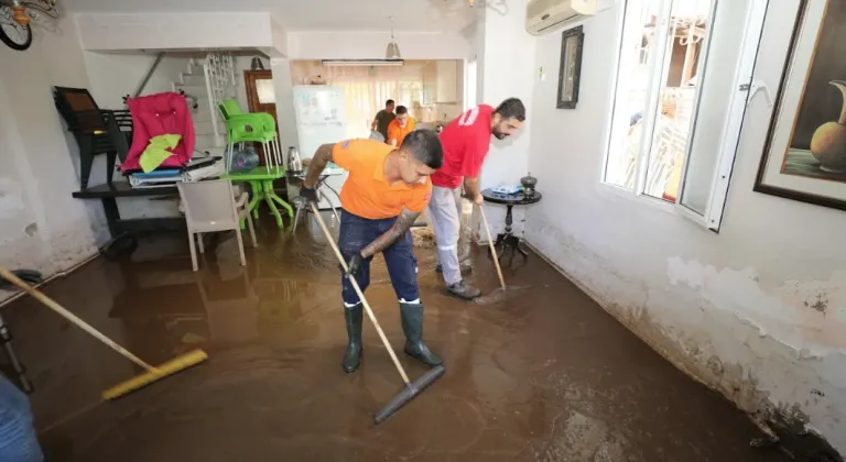 MENDERES'TE YARALAR SARILIYOR