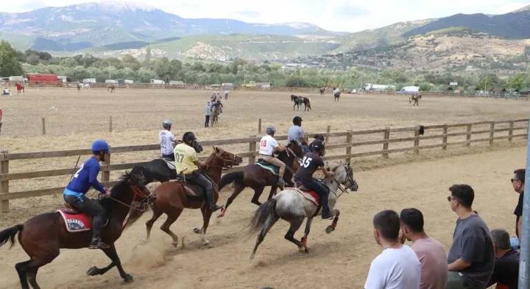 ÖDEMİŞ'TE RAHVAN AT YARIŞLARI HEYECANI YAŞANDI