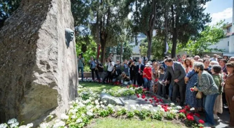 ZÜBEYDE HANIM ANIT MEZARI BAŞINDA ANILDI